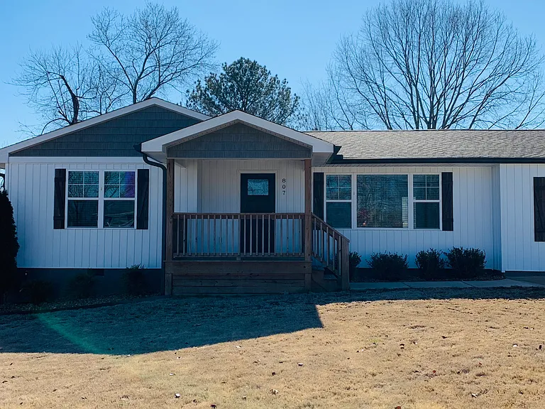 807 Forrest Rd — Photo 2
