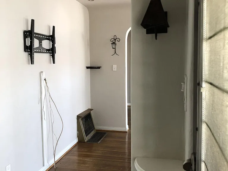 360 Adams Ave — Photo 32