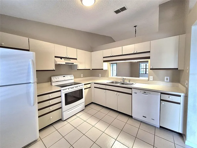 2150 Elm St #606 — Photo 6