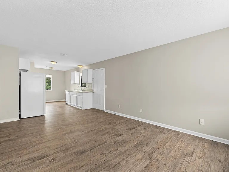 Central Oaks Apartments — Photo 12
