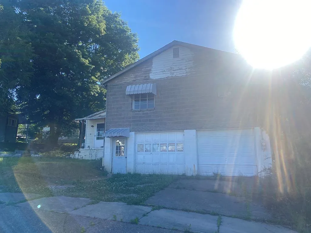 18 Poplar Ave photo 1