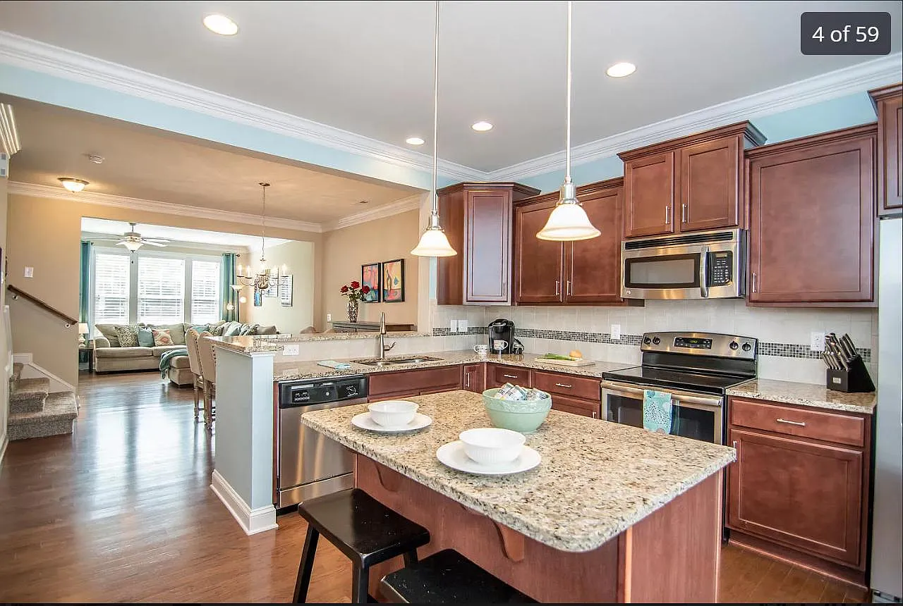 3 bed, 3.5 bath, 1745 sqft, $2,095 — Photo 2