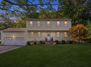 5 Crockett Cir, Hopedale, MA 01747