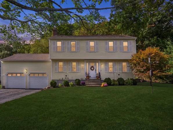5 Crockett Cir, Hopedale, MA 01747