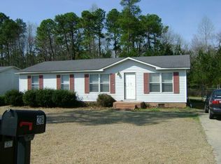 218 Woodbridge Dr, Spring Lake, NC 28390