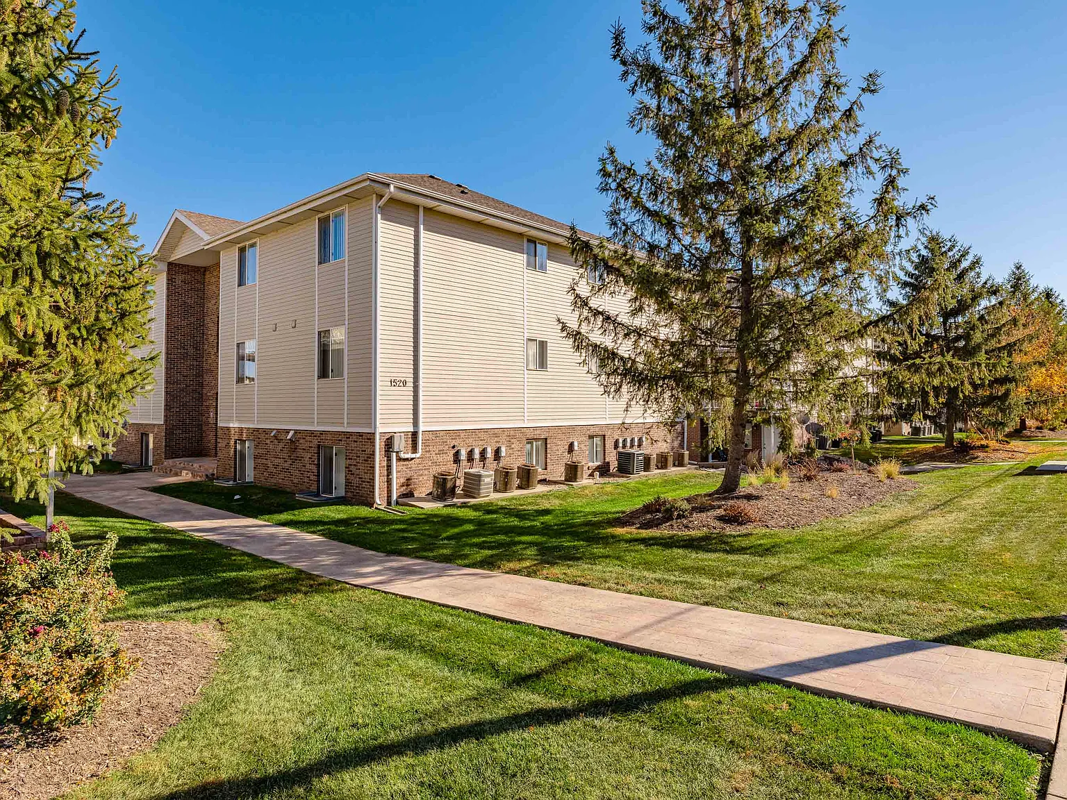 Village Square Apartments — Photo 2