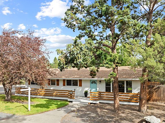 4th image of 2858 NE Canyon Park Dr