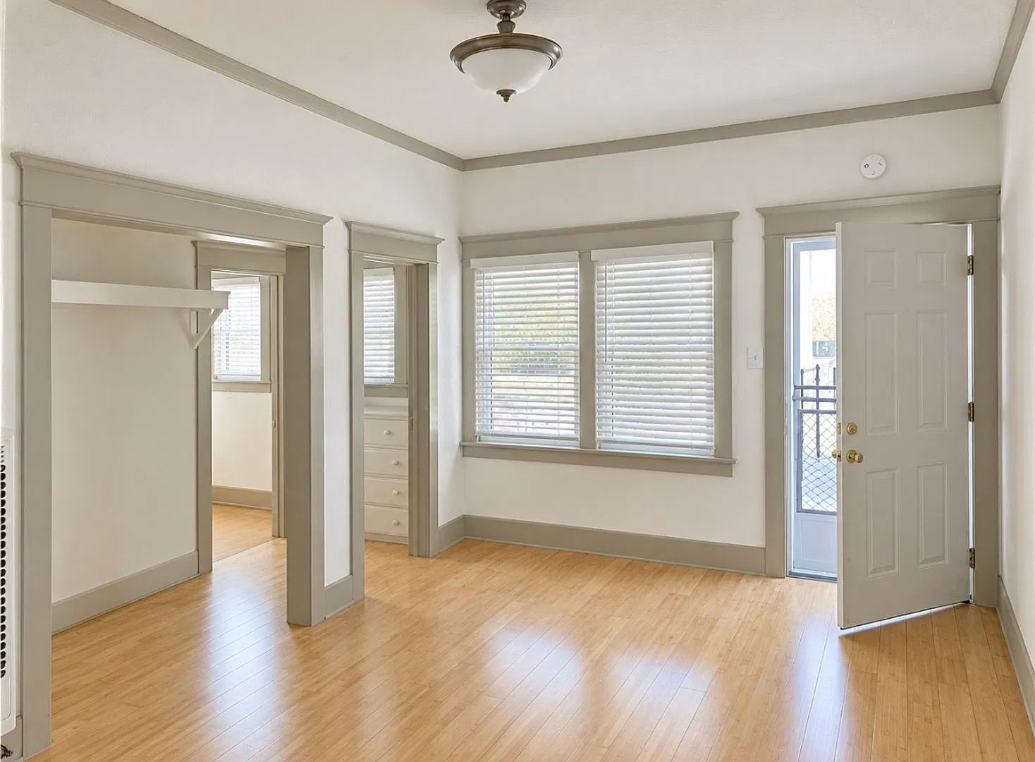 Beautifully Renovated Long Beach Property — Photo 3
