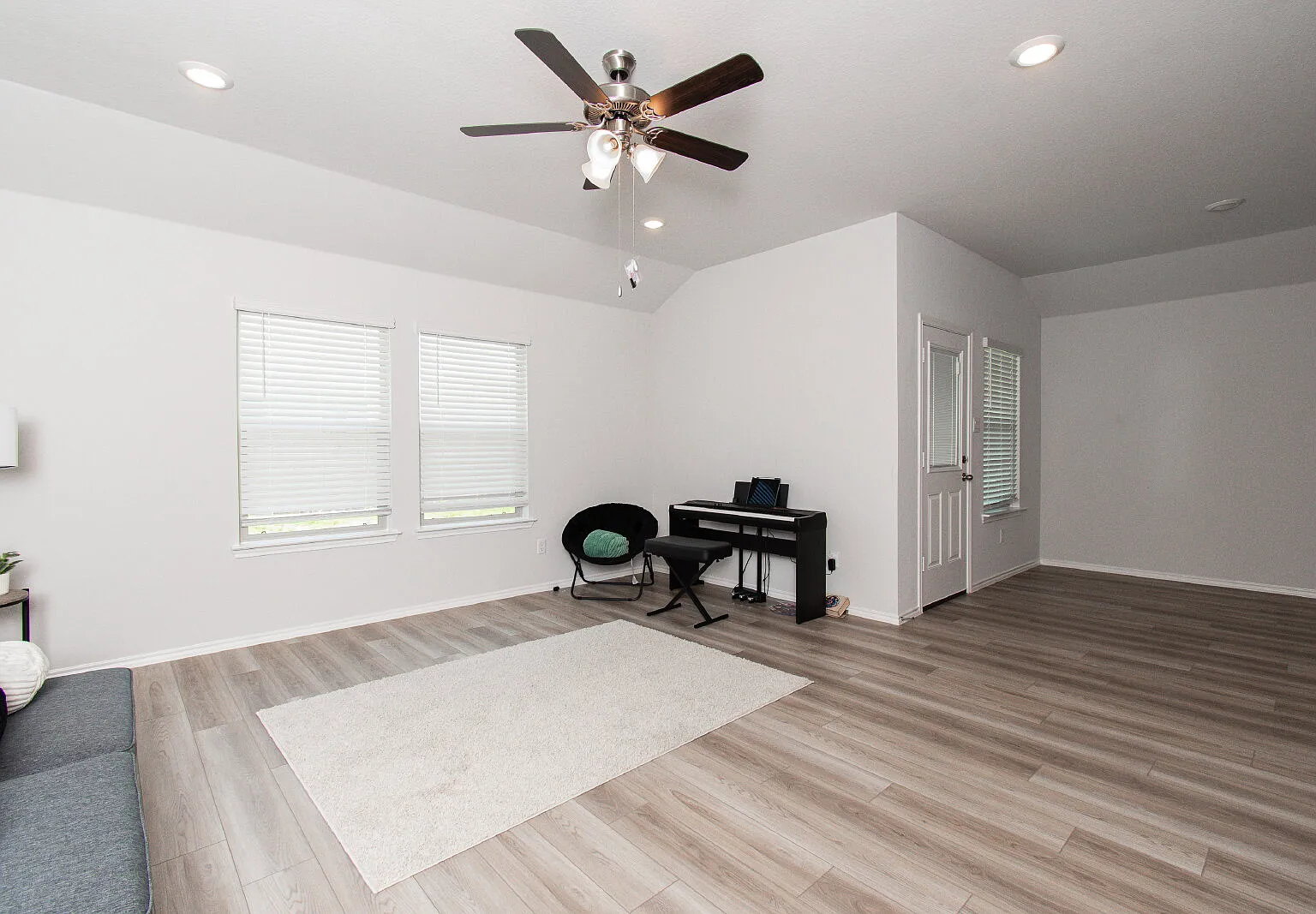 4 bed, 2.0 bath, 1820 sqft, $1,725 — Photo 2