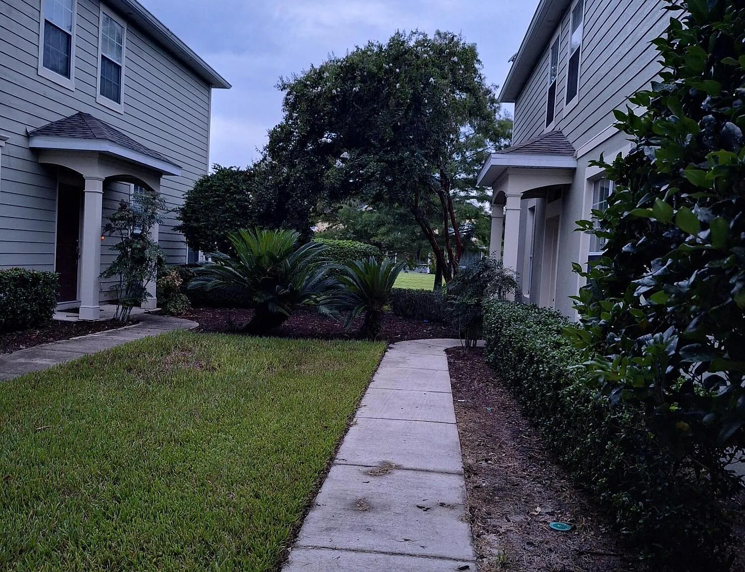 3 bed, 2.5 bath, 1636 sqft, $2,095 — Photo 3