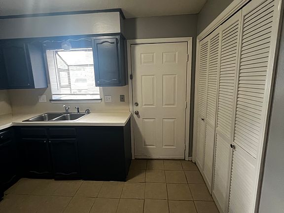 5th image of 3041 Toulon Dr Unit A