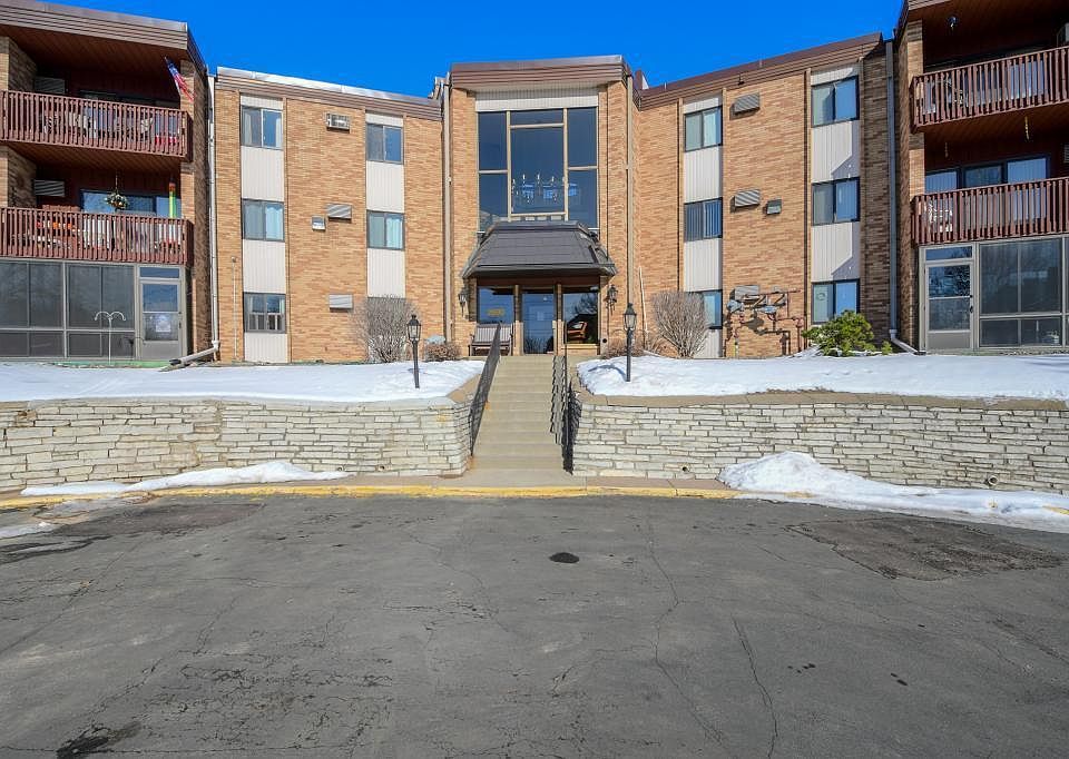 1st image of 2690 Oxford St N APT 220