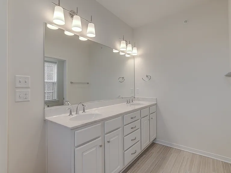 2010 Libbie Lake West St #B — Photo 55