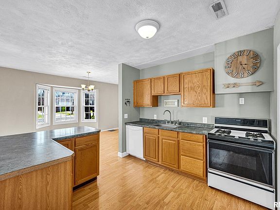 5th image of 1525 E Hendryx Ln
