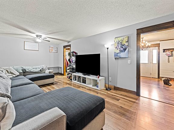 4th image of 707 Saundra Cir NE