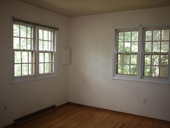 5th image of 64 Idlewild Ln