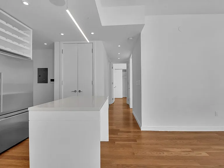 430 Albee Sq #15F — Photo 4