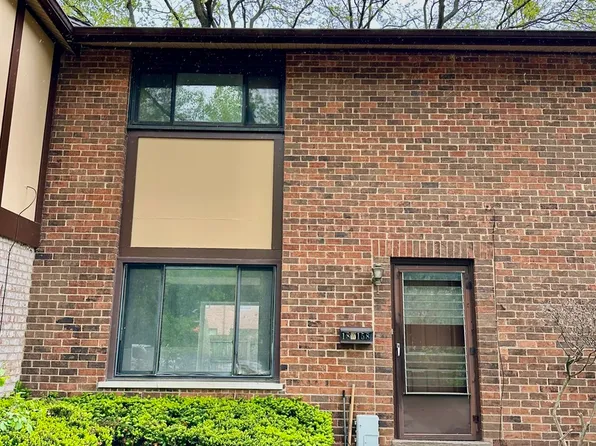 18W158 16th St, Villa Park, IL 60181