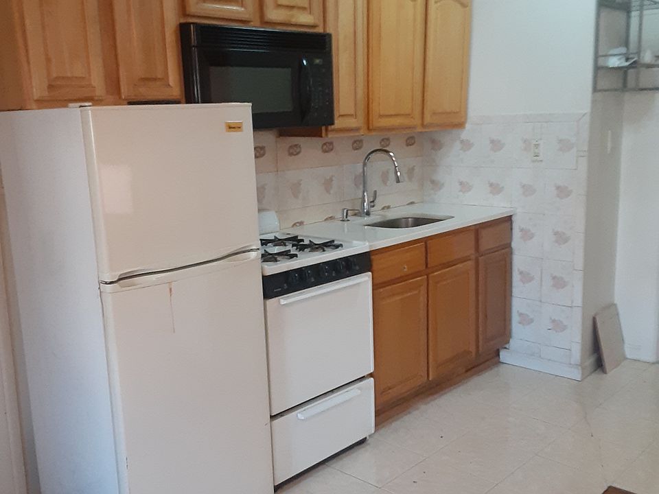 1st image of 552 E 93rd St Floor 1