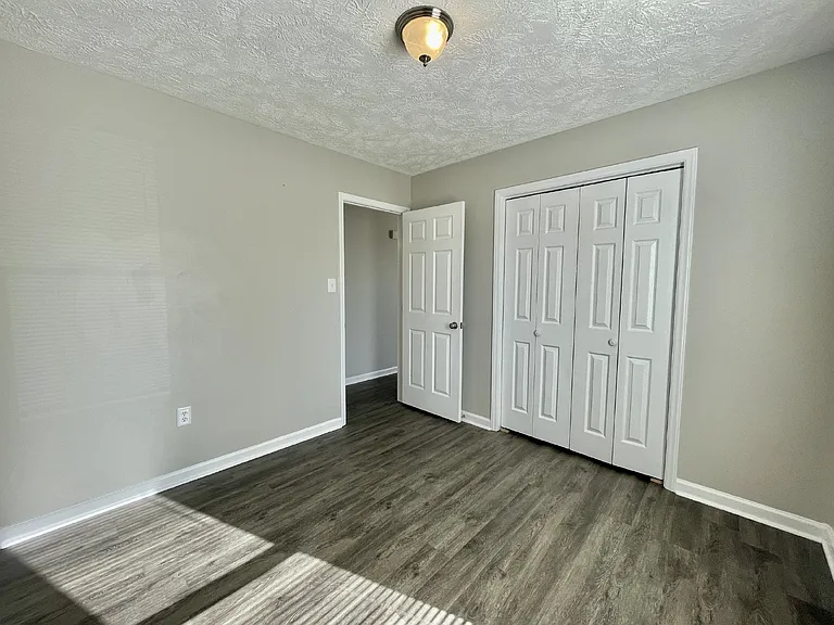 184 Brandywood Ct — Photo 11
