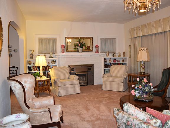 5th image of 206 N Elm St