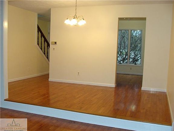 4th image of 1860 E Burrwood Cir