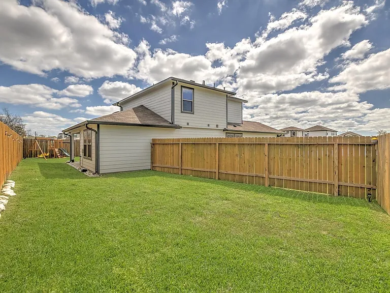 1228 Haverford Ln — Photo 36