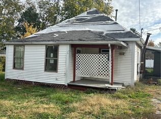 117 12th St, Charleston, IL 61920