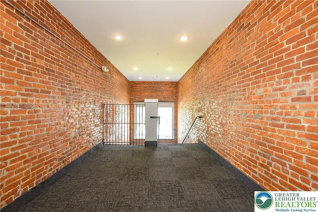 2 bed, 2.0 bath, 946 sqft, $2,800 — Photo 4