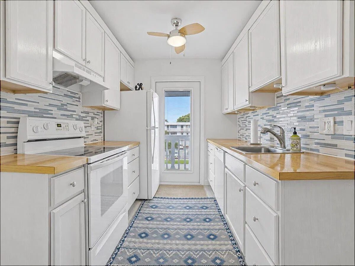 2 bed, 1.0 bath, 880 sqft, $2,150 — Photo 2