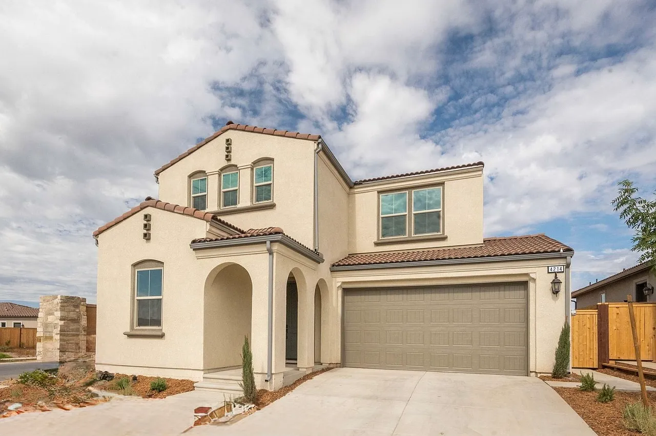4 bed, 2205 sqft, $850 — Photo 1