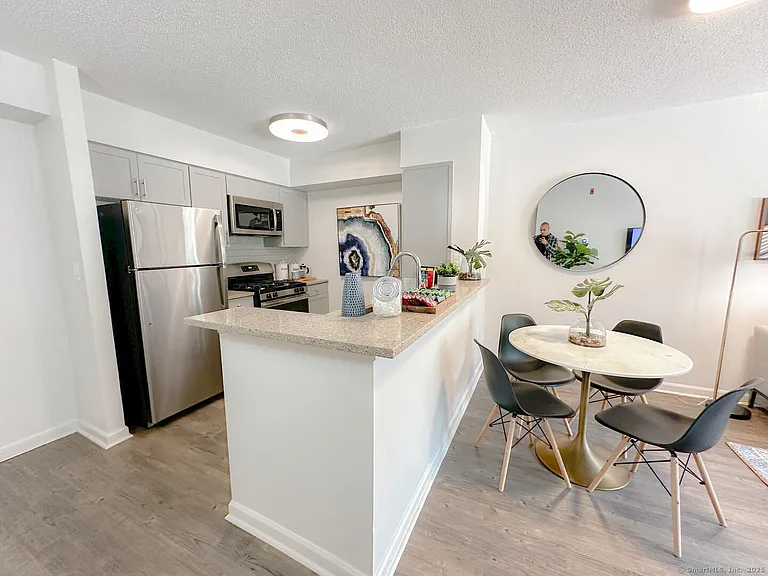52 Forest St #1009 — Photo 3