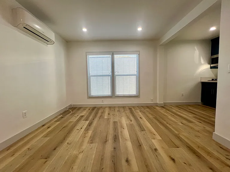 1827 E Ocean Blvd #16 — Photo 2