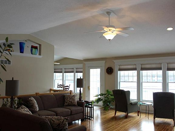 3rd image of 2824 Buckingham Ct
