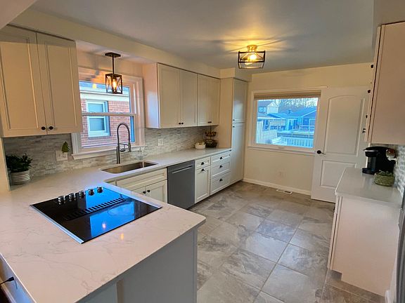 5th image of 23268 Clairwood St