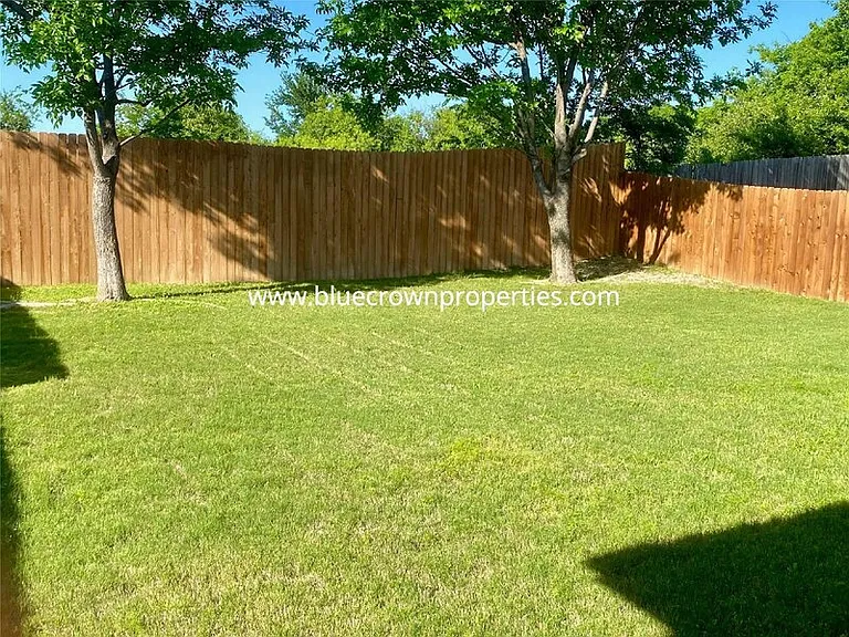 1829 Carver Dr — Photo 16