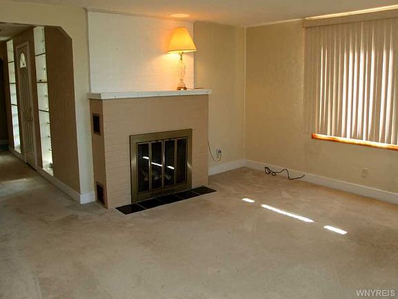 3rd image of 106 Richmond Ave