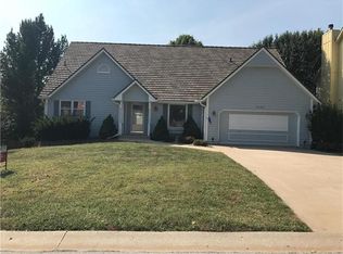 3906 NE Clearbrook Dr, Lees Summit, MO 64064
