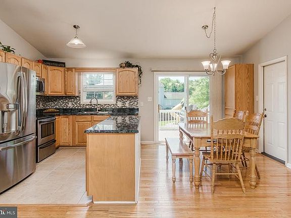 5th image of 18823 Wavy Hill Ave