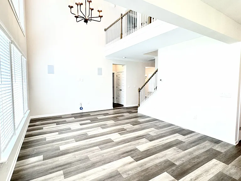 1135 Overlake Dr — Photo 11