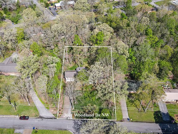 5th image of 3601 Woodland Dr NW