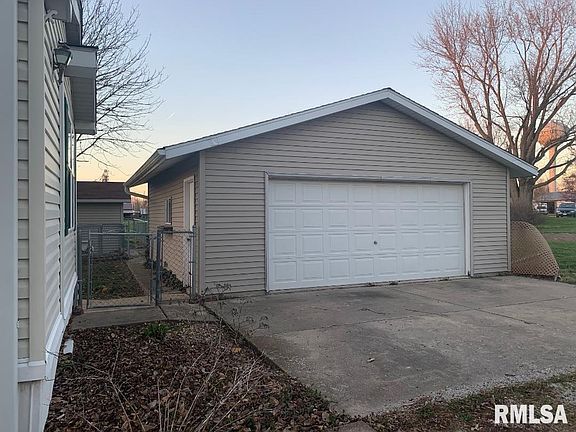 2nd image of 604 Leonard St