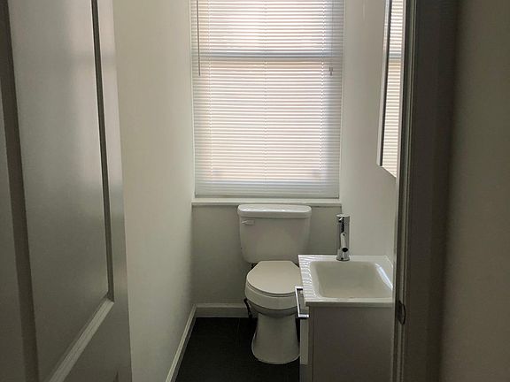 4th image of 1700 W Girard Ave #1