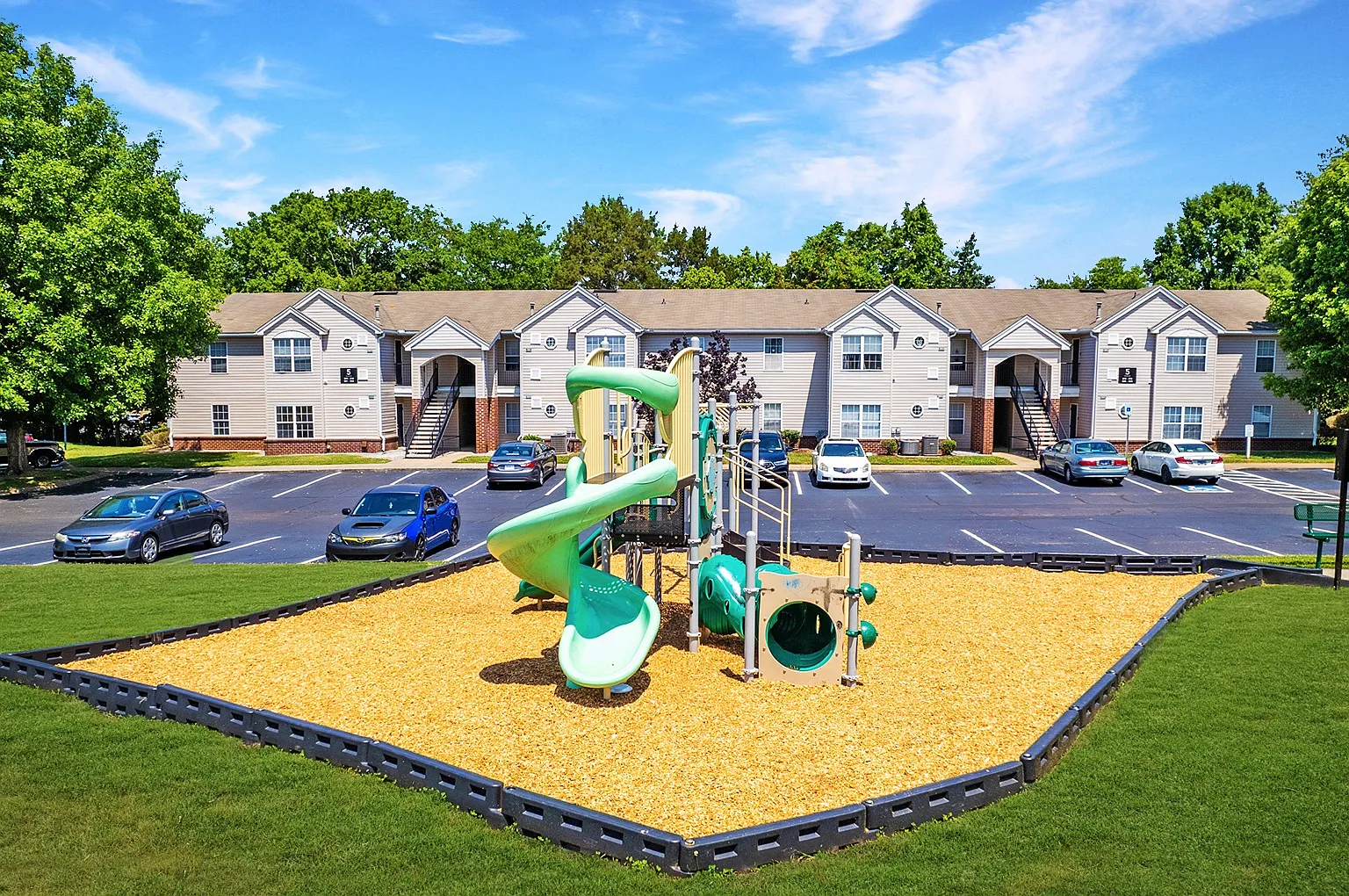 Willow Creek Apartments — Photo 4