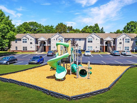 4th image of 100 Willow Creek Dr #610