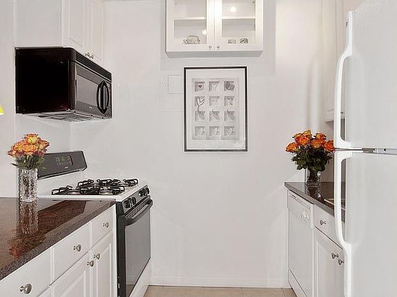 3rd image of 420 E 58th St APT 6C