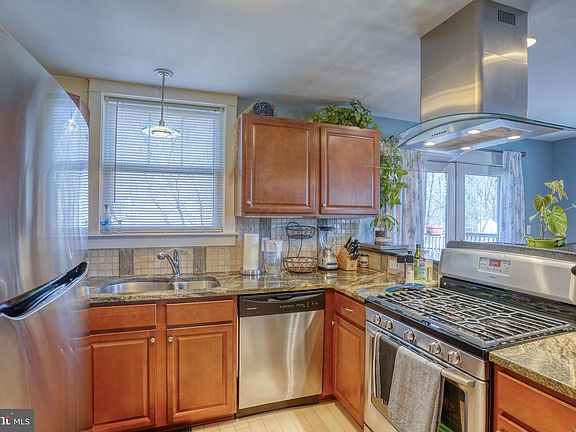 3rd image of 303 Wyoming Ave
