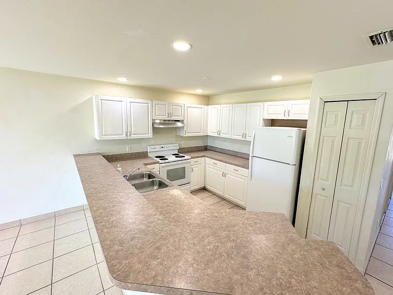 714 Harold Ave S — Photo 5