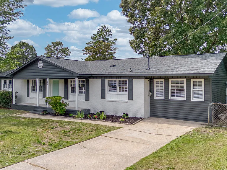 825 Fresno Dr — Photo 2