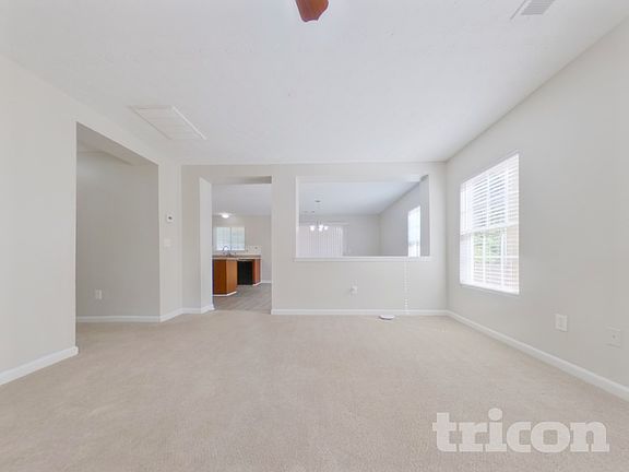 2nd image of 401 Silver Spring St